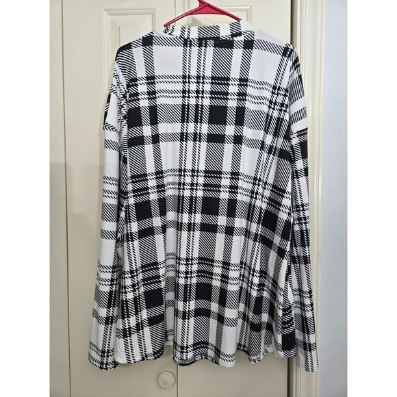 Plaid Black & White Long Sleeve V-Neck Top With Gold Button Accents 3X Inner Cir - Picture 2 of 6